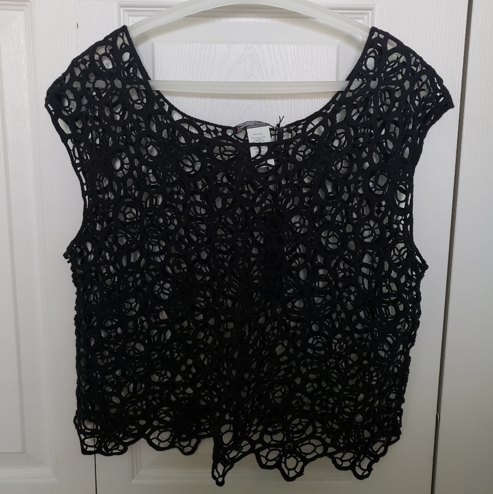 Happening in the present Black Crochet Crop Top